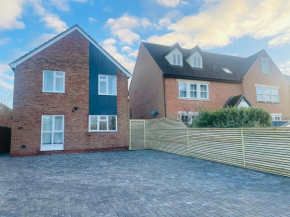 Luxury Central Oxford Detached Home